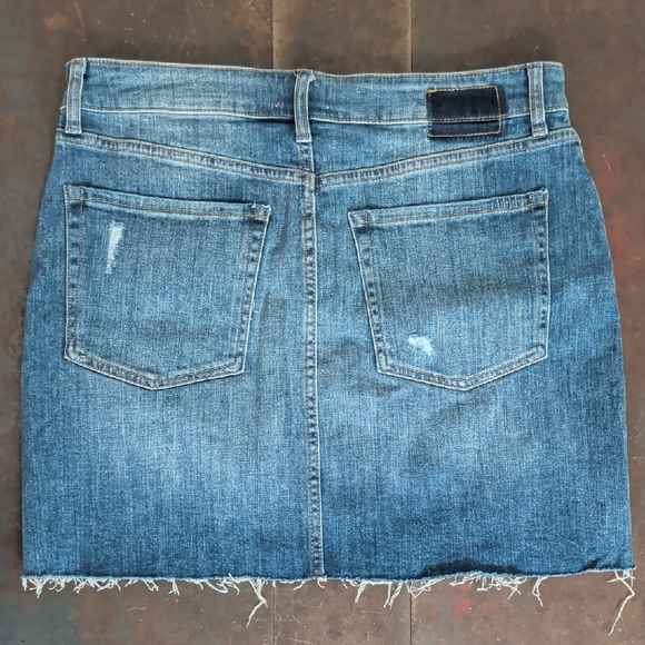 Stylish Blue Denim Mini Skirt - Picture 2 of 7